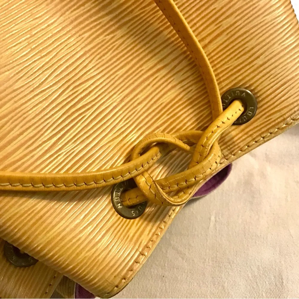 Louis Vuitton Bags - Picture 8 of 16